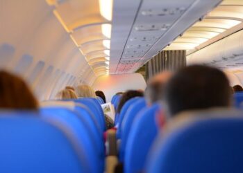 US prohibits airlines from flying to Haiti and UN suspends flights after planes were shot by gangs – The Associated Press