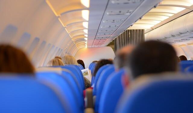 US prohibits airlines from flying to Haiti and UN suspends flights after planes were shot by gangs – The Associated Press