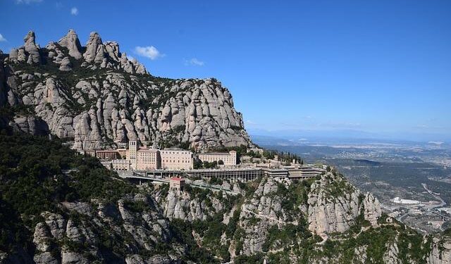 Montserrat: Living with a volcano – BBC.com