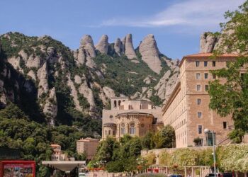 The Miserable Mansions of Montserrat – Messy Nessy Chic