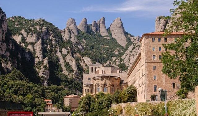 The Miserable Mansions of Montserrat – Messy Nessy Chic