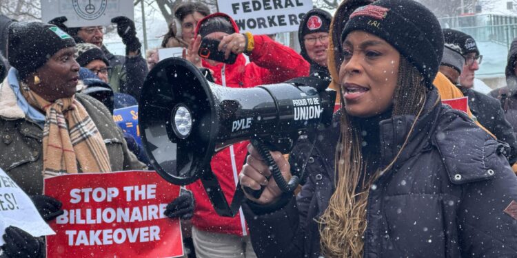 Protesters rally for USPS across Northeast Ohio, United States – Cleveland 19 News