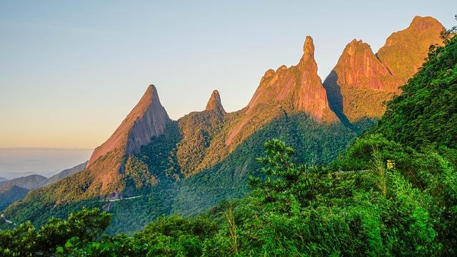 Economic Challenges and Opportunities Post-Pandemic Recovery in the ⁣Region