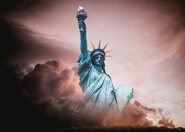 Political Reactions in the US and Cuba Following the Announcement