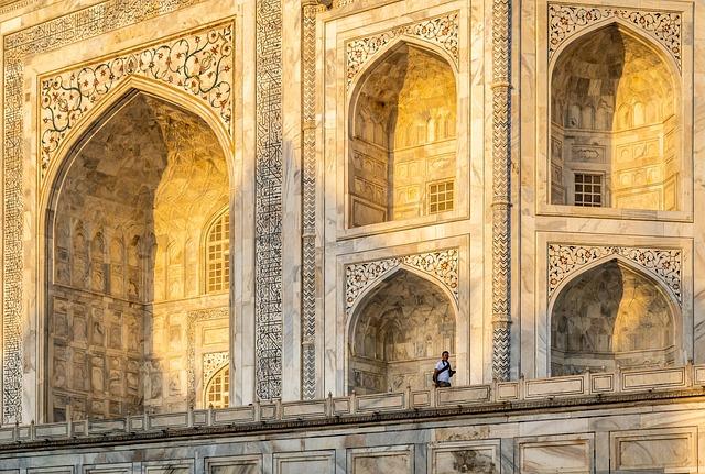 Unmatched Convenience: Proximity to Iconic Landmarks ​and Transportation