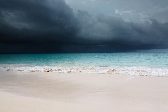 Hurricane Impacts on the Bahamian Tourism Industry