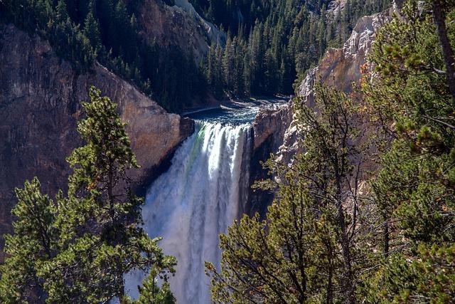 Exploring the breathtaking Landscapes of Yellowstone National Park