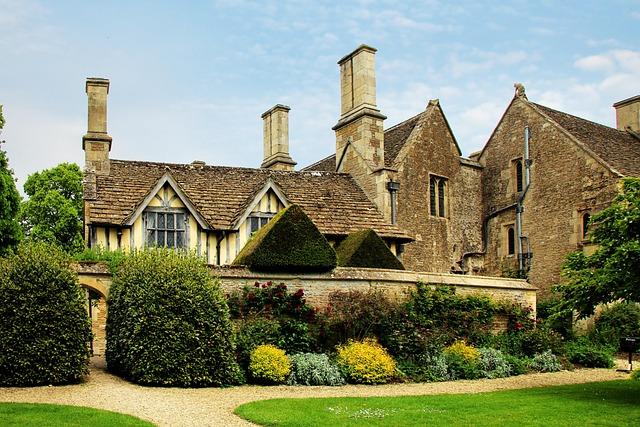 Exploring the Architectural Styles of the Miserable Mansions