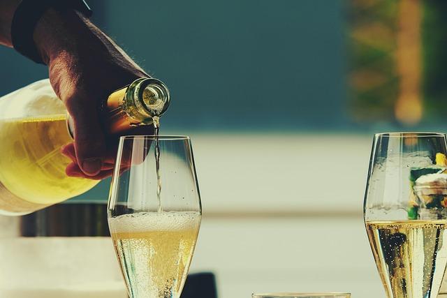 Comparing Alcohol and Cocaine: A ⁢Public⁢ Health Perspective