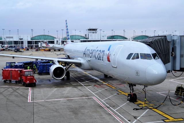 American Airlines Commemorates Five decades of Connection to Aruba