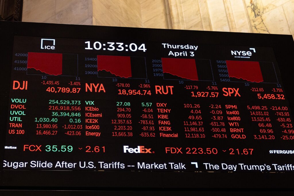 U.S. stocks dip at the end of a manic Monday, fueled by Trump’s latest tariff threat – PBS