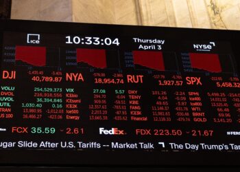 U.S. stocks dip at the end of a manic Monday, fueled by Trump’s latest tariff threat – PBS