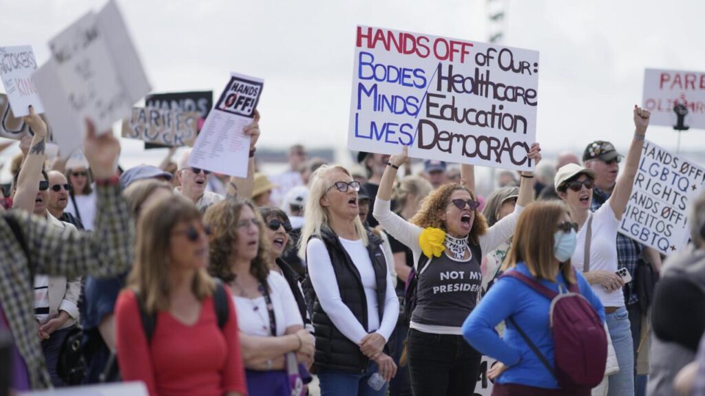 Thousands demonstrate against Trump and Musk in ‘Hands Off!’ rallies across the US – France 24