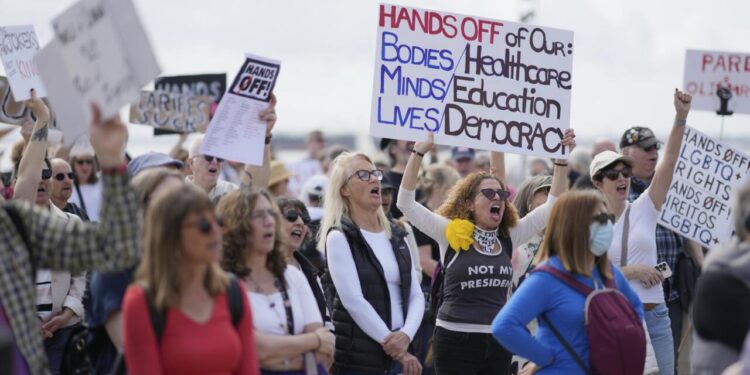 Thousands demonstrate against Trump and Musk in ‘Hands Off!’ rallies across the US – France 24