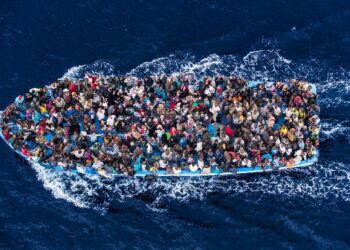 US migrant crisis shifts from Texas to California border – BBC