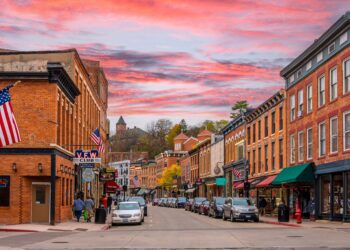 8 Best Small Towns For Retirement & Affordability In America – TheTravel