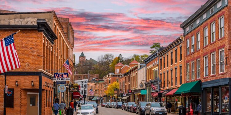 8 Best Small Towns For Retirement & Affordability In America – TheTravel