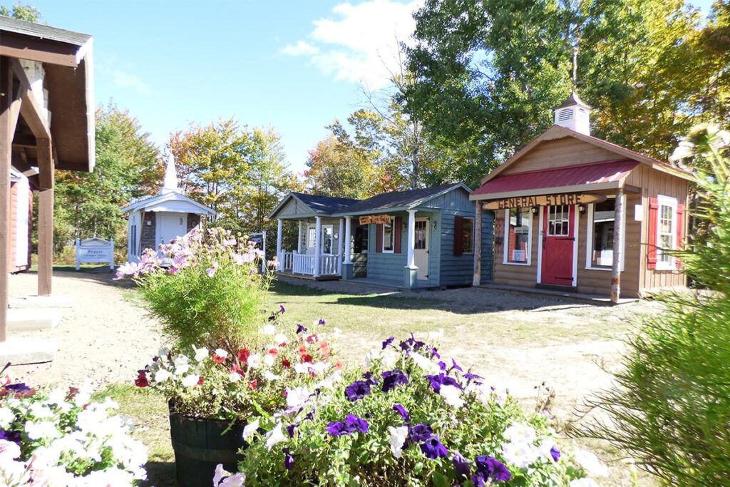 Explore America’s Most Delightfully Quirky Small Towns for Your Next Holiday Adventure!