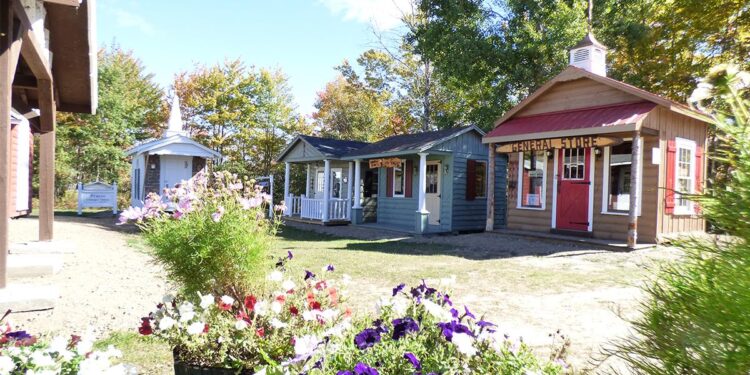 Explore America’s Most Delightfully Quirky Small Towns for Your Next Holiday Adventure!